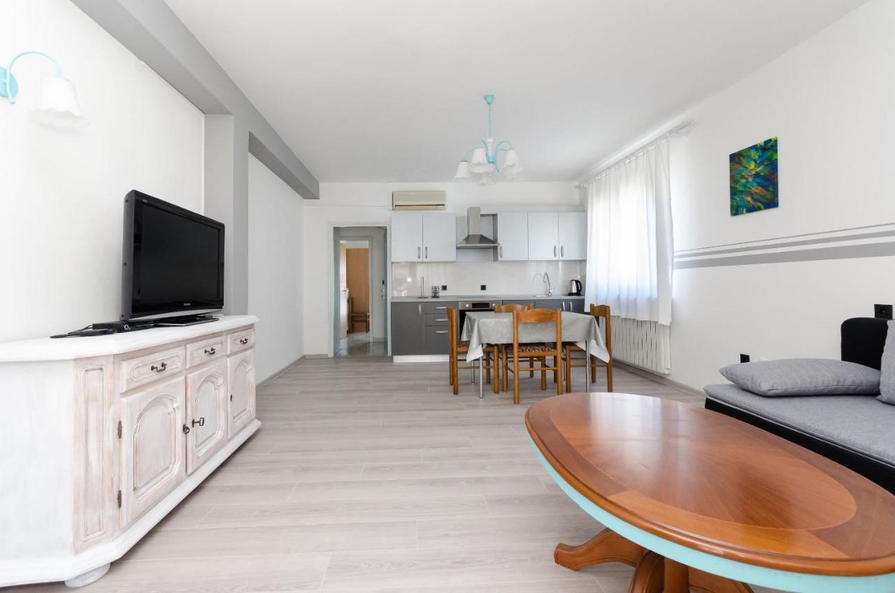 Apartments Slavica R Banjol Exterior foto