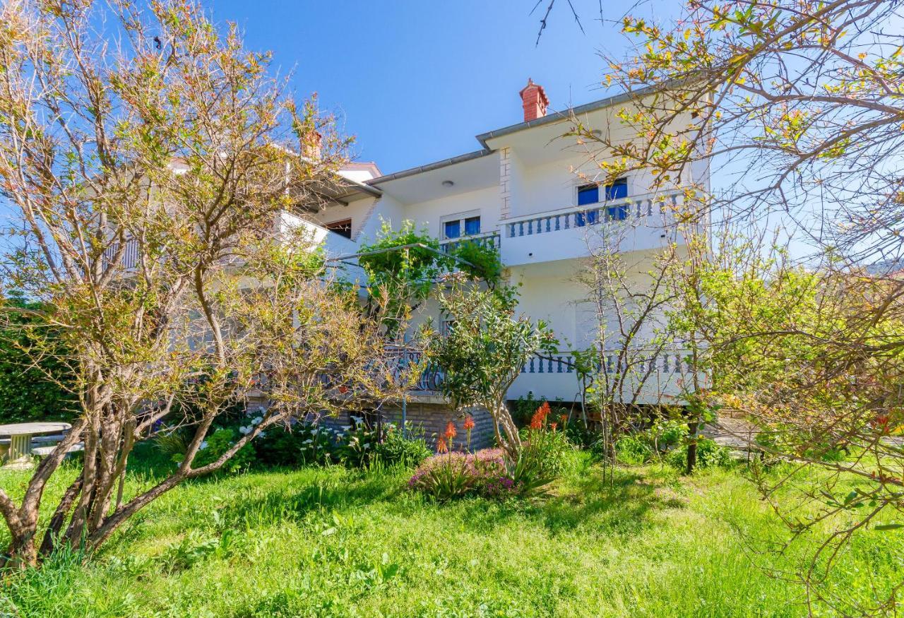 Apartments Slavica R Banjol Exterior foto