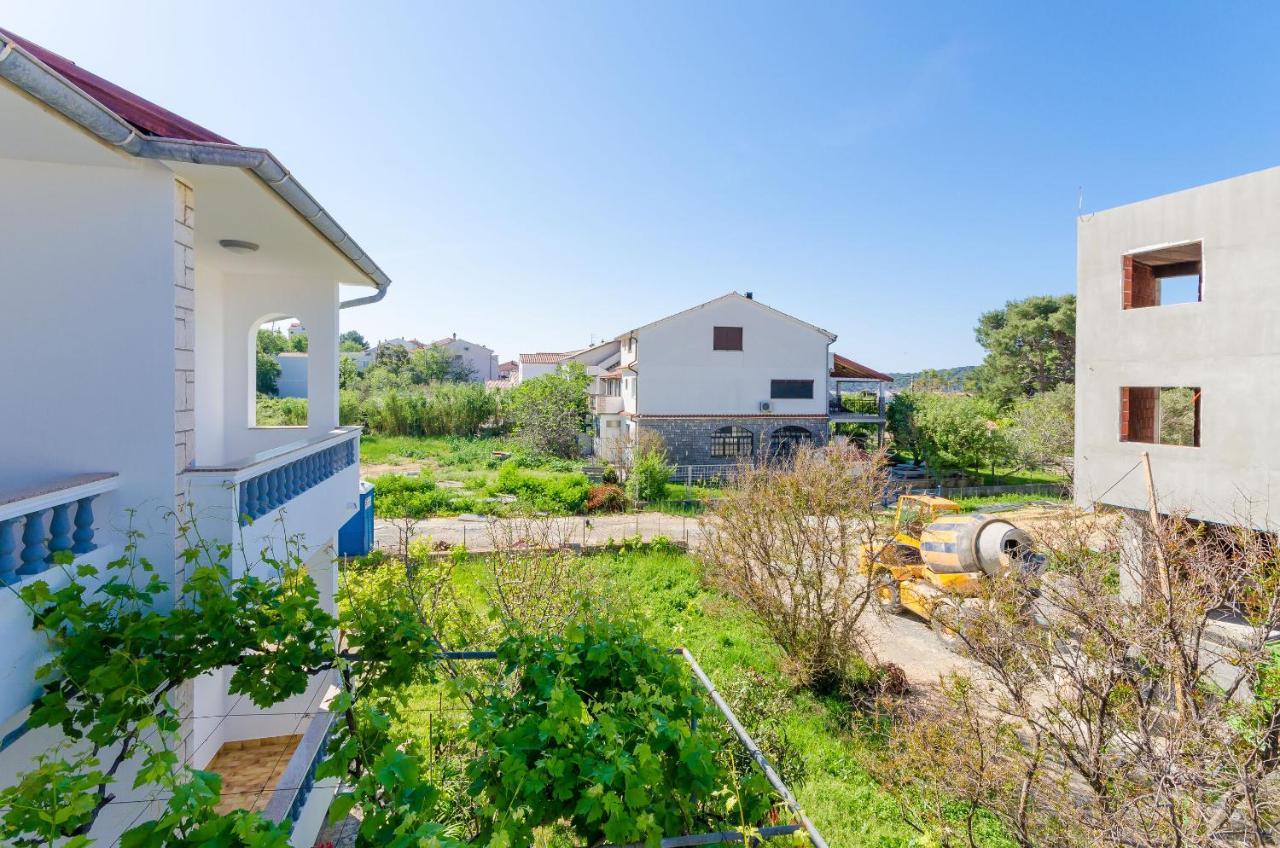Apartments Slavica R Banjol Exterior foto