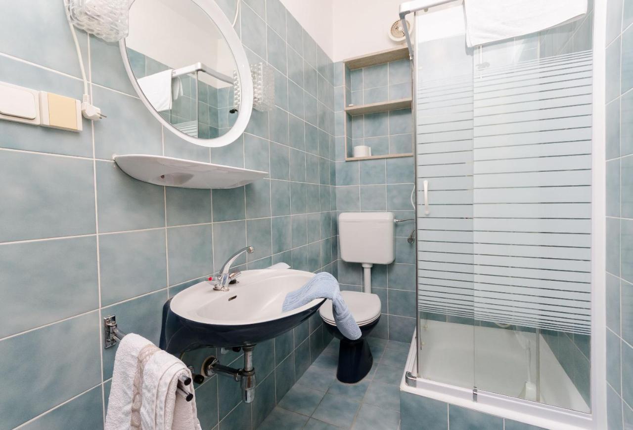 Apartments Slavica R Banjol Exterior foto