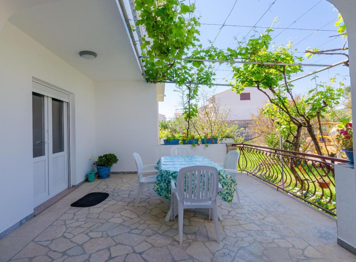 Apartments Slavica R Banjol Exterior foto